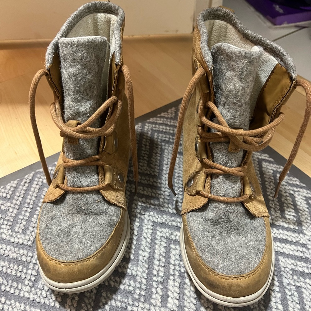 Sorel Tan and Gray Boots